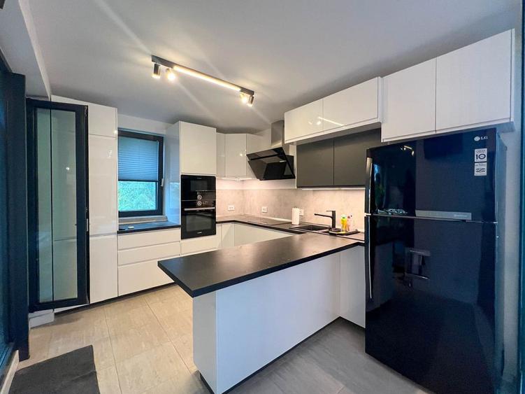 Apartament cu 4 camere semidecomandat în Nord