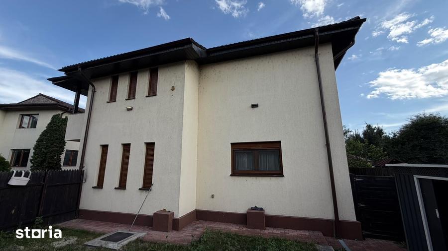 Casă cu 5 camere cu Teren 400 Mp în Goranu