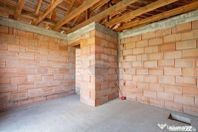 Casă cu 5 camere cu Teren 300 Mp în Fântânele
