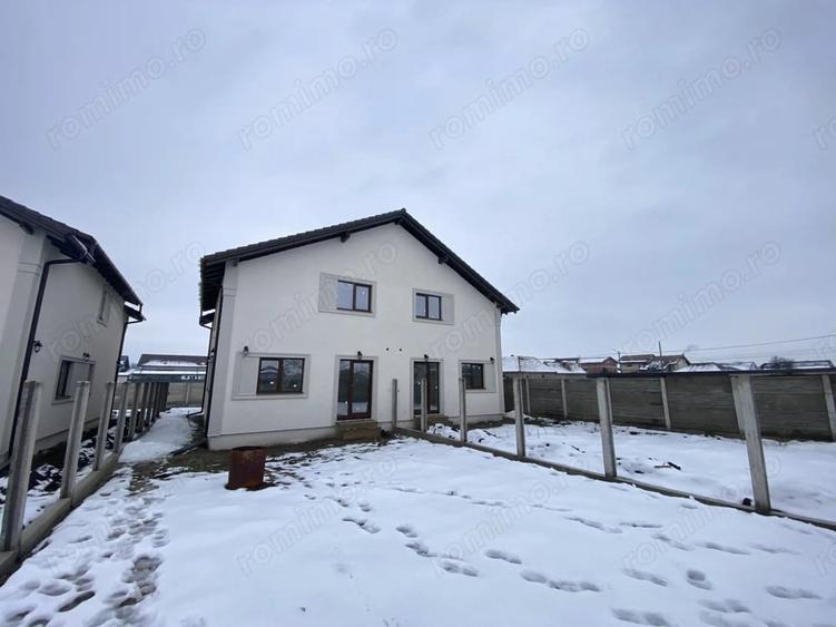 Casă cu 4 camere cu Teren 290 Mp în Moșnița Veche