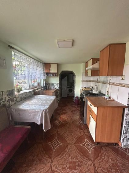 Casă individuală cu 5 camere cu Canalizare în Sud-Vest