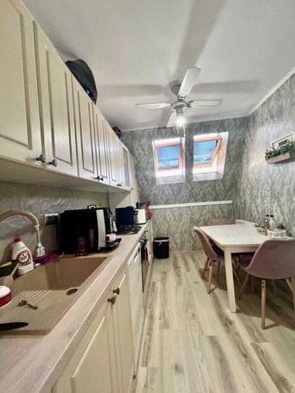 Apartament cu 3 camere semidecomandat în Florești