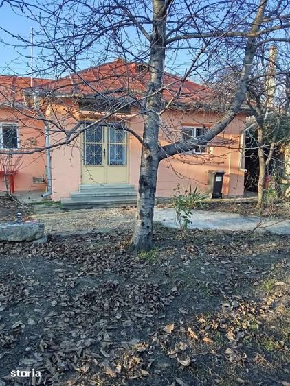 Casă cu 3 camere cu Teren 600 Mp în Pietroasele
