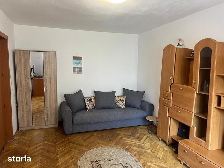 Garsonieră decomandată în Podu Roș