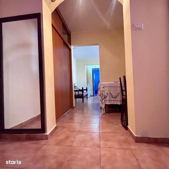 Apartament cu 3 camere decomandat în Micro 12