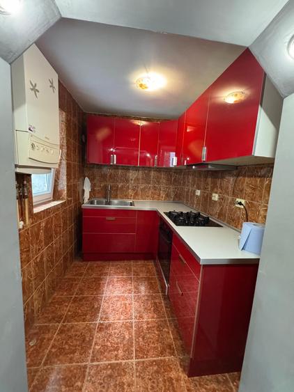 Apartament cu 3 camere semidecomandat în Central