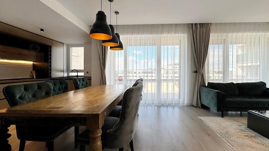 Apartament cu 4 camere decomandat, mobilat în Tractorul