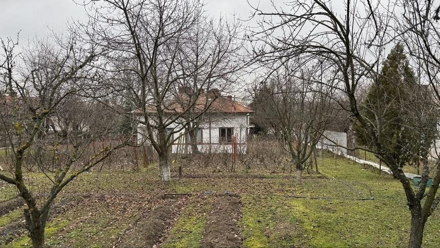 Casă cu 4 camere în Bucșani