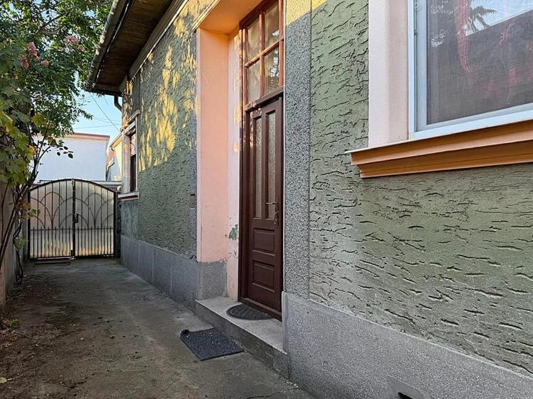Casă cu 3 camere cu Teren 385 Mp în Ultracentral