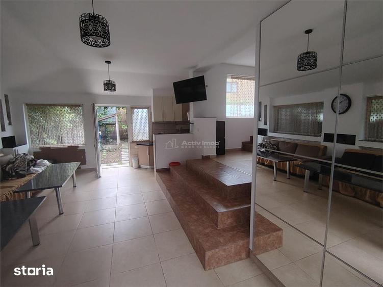 Casă cu 7 camere cu Teren 500 Mp în Central