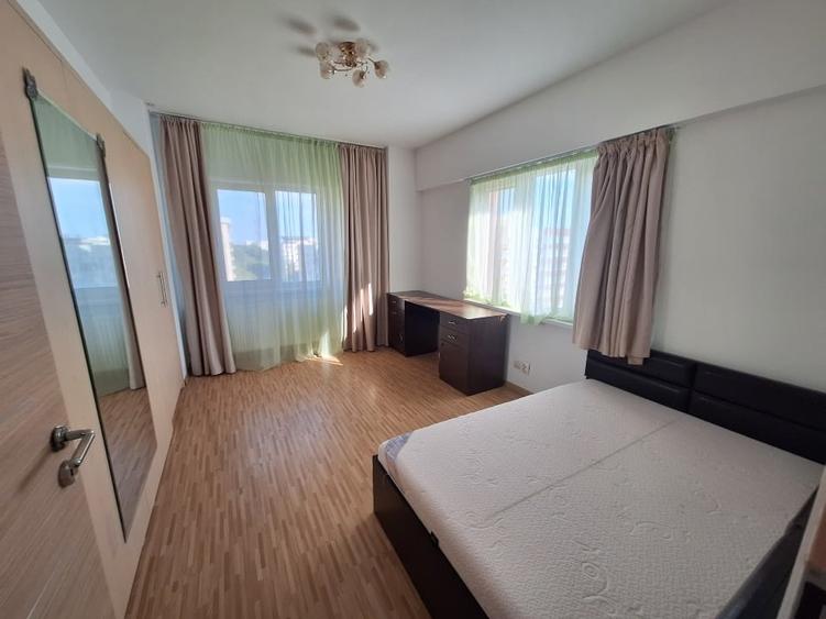 Apartament cu 3 camere semidecomandat, mobilat în Berceni