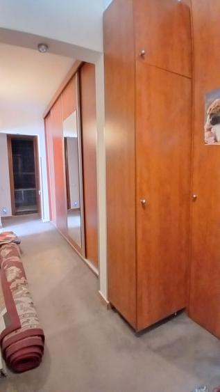 Apartament cu 3 camere decomandat, mobilat în Berceni