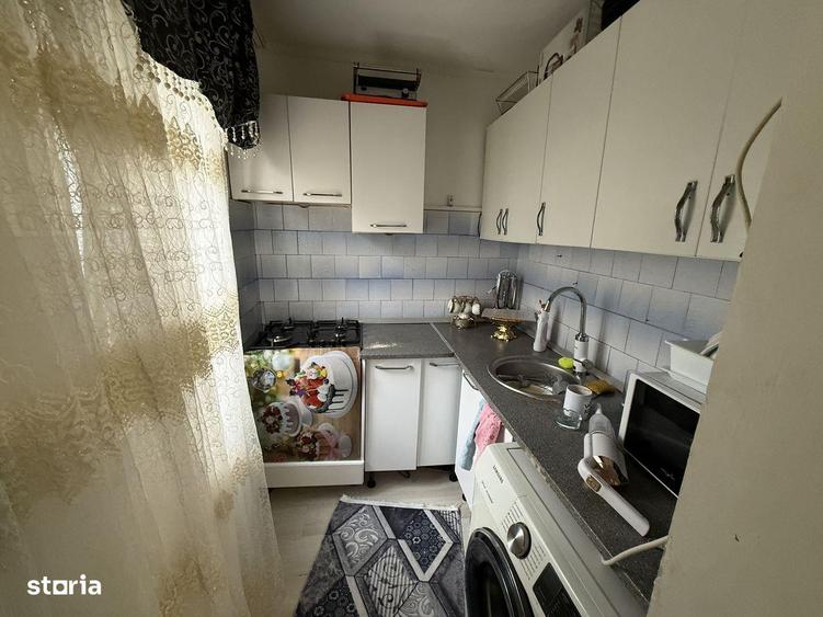 Apartament cu 3 camere semidecomandat în Groapa
