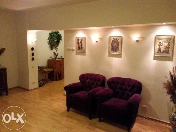Apartament cu 3 camere semidecomandat în Teiul Doamnei