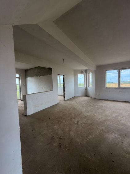 Casă cu 4 camere în Paleu