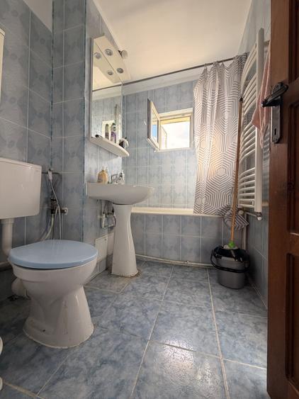 Apartament cu 2 camere semidecomandat, mobilat în Soarelui