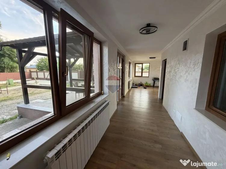 Casă cu 4 camere cu Teren 2500 Mp în Bolotești