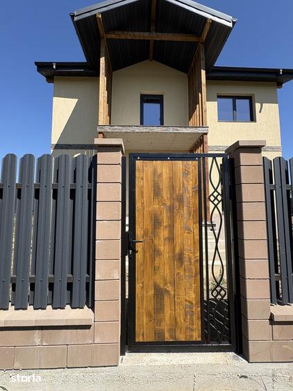 Casă cu 4 camere cu Teren 750 Mp în Podu Roș