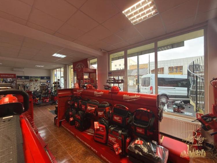 Spatiu comercial de tip showroom de inchiriat pe Bd. Decebal - Oradea - 8