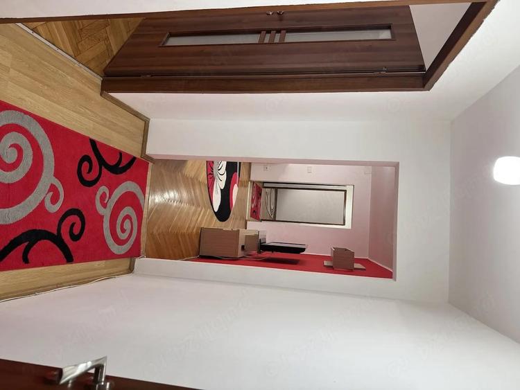 Inchiriez apartament 3 camere - 1