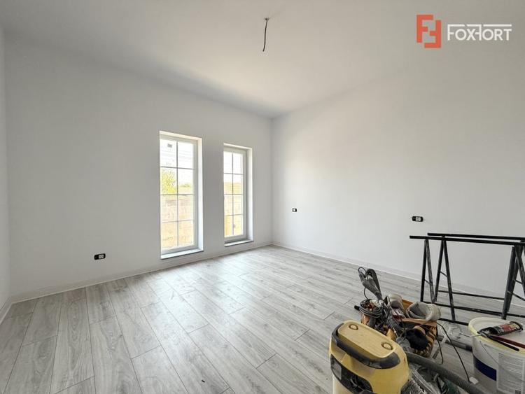 Casă individuală cu 3 camere cu Canalizare în Sânandrei