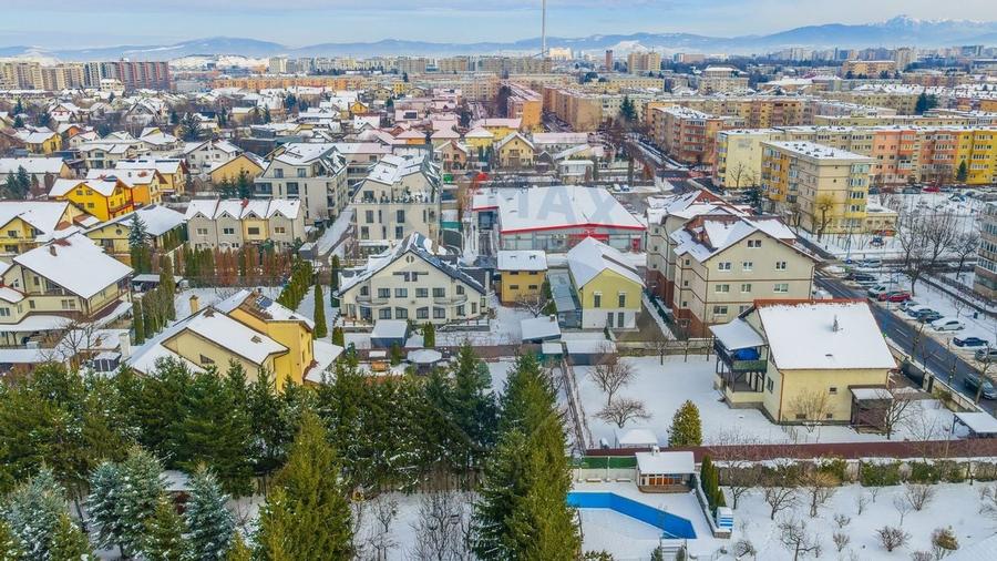 Casă spațioasă 350 mp utili, Teren 650 mp, Garaj subteran, Tractorul - 54