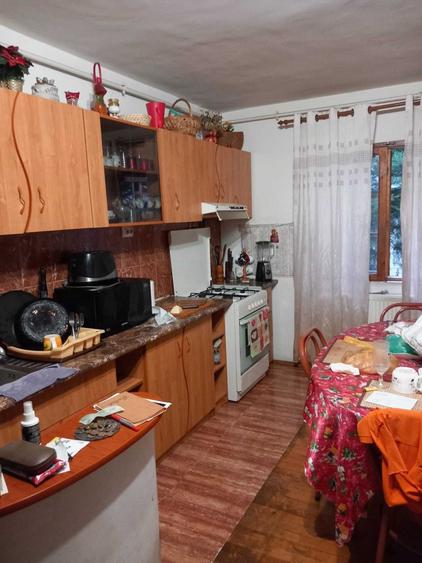 Apartament cu 3 camere decomandat în Băceni