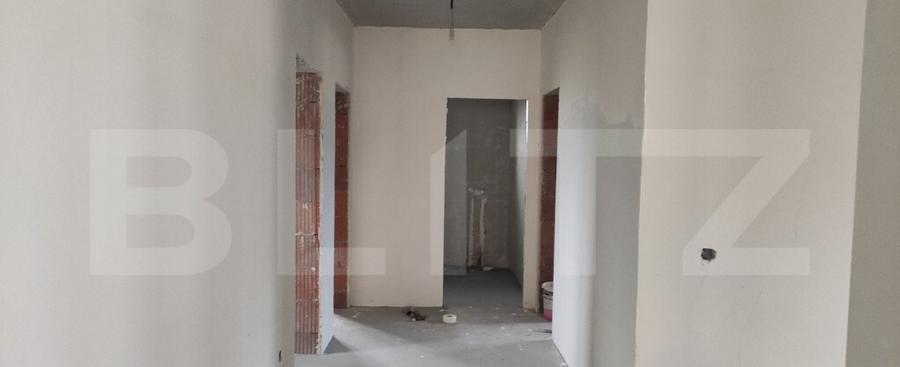 Casa semifinisata cu gard imprejmuitor in Livada de Bihor, l - 8