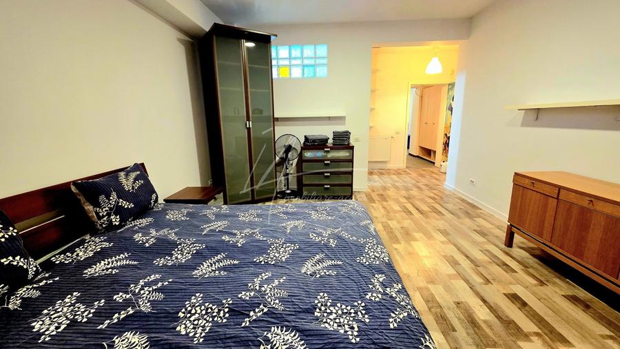 Apartament cu 5 camere si curte de 358 mp. - 42