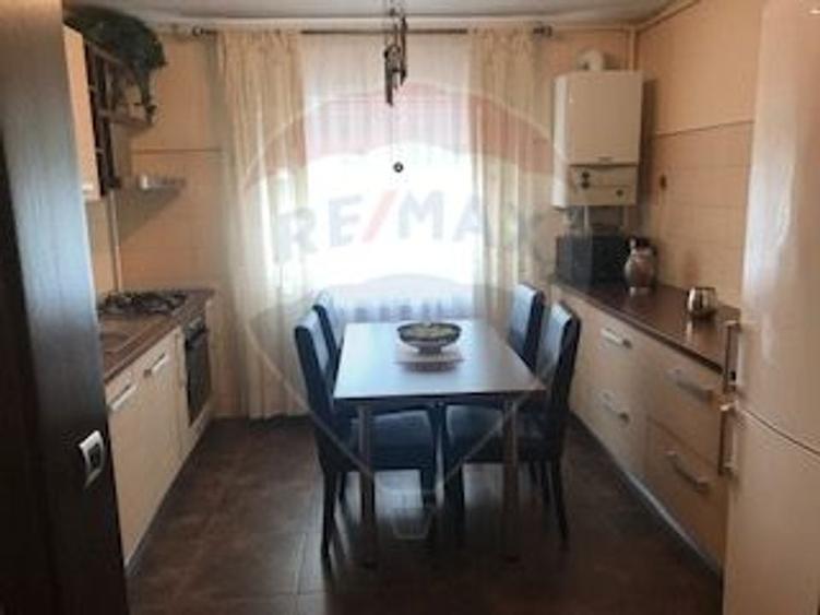 Apartament 2 camere de închiriat, str. Lunga - 1