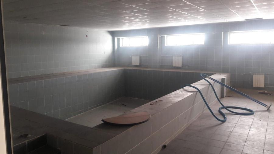 Vand imobil rezidential suprafata construita 2450 m piscina interioar - 5