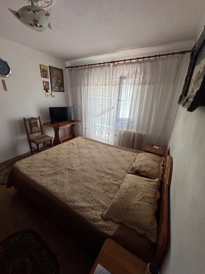Apartament cu 2 camere decomandat în Vulturu