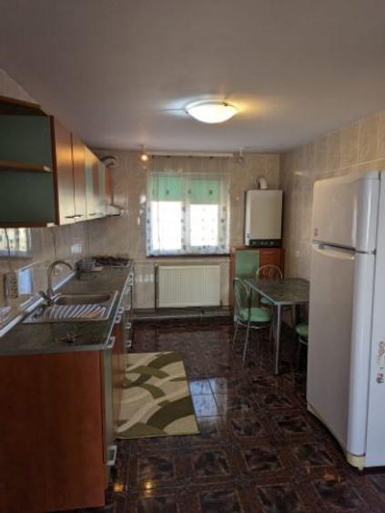 Proprietar vand apt 3 camere decomandat supraf 65 m2 - 2