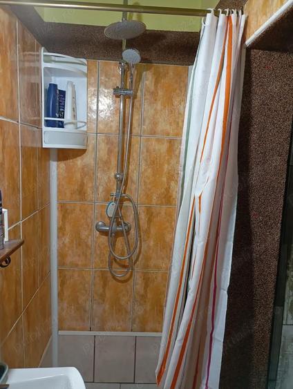 Proprietar vand locuin?a la curte comuna. - 2