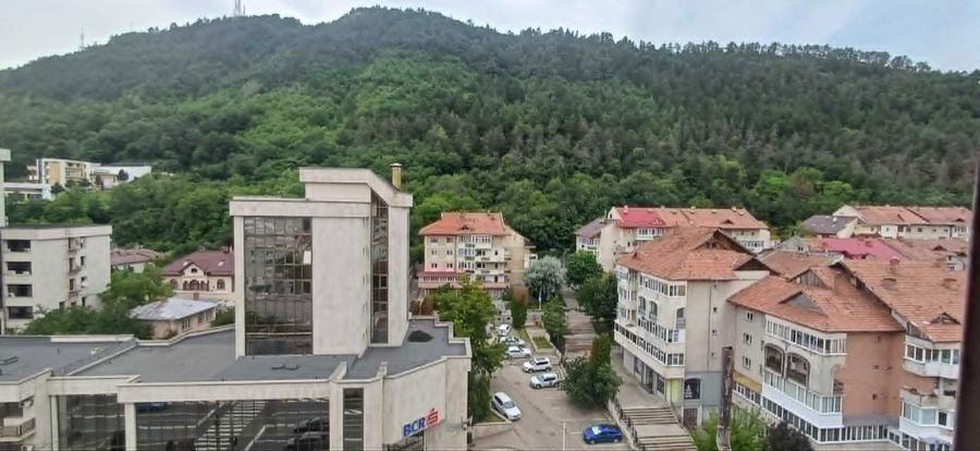 Proprietar | Ap. 4 camere, 87 mp util, Bvd. Traian (Bl. H4) - Priveliste deosebita + Boxa - 1
