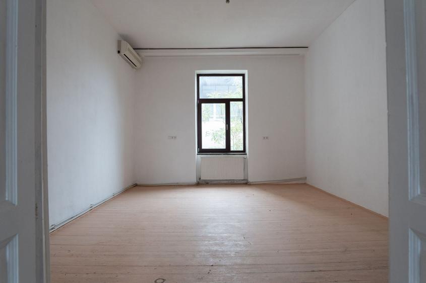 De vanzare Cladire bloc Istoric Central Arad D+P+E+M curte proprie - 19