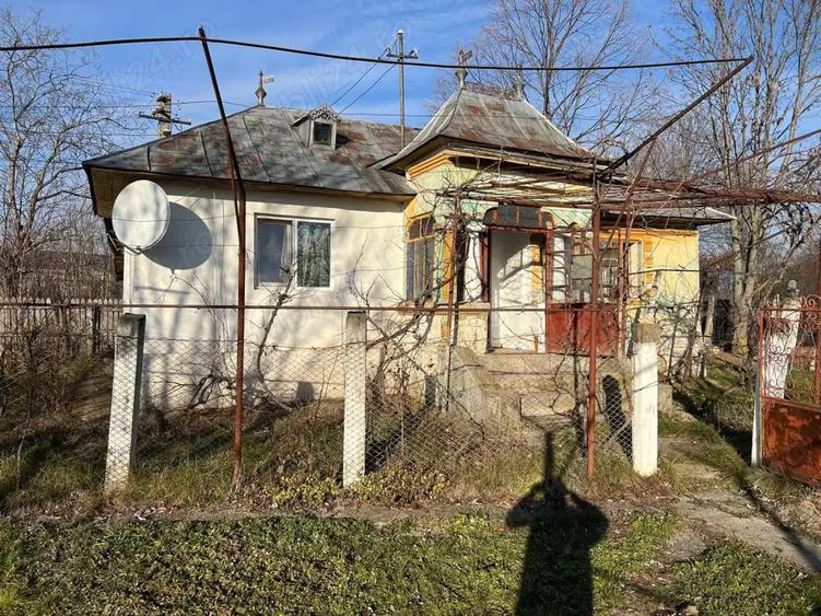 Vand casa ?i teren Com Suseni. Sat Tutulesti - 8