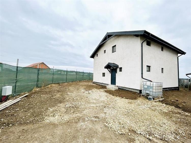 Casa spatioasa de vanzare in Bod, Brasov - 1