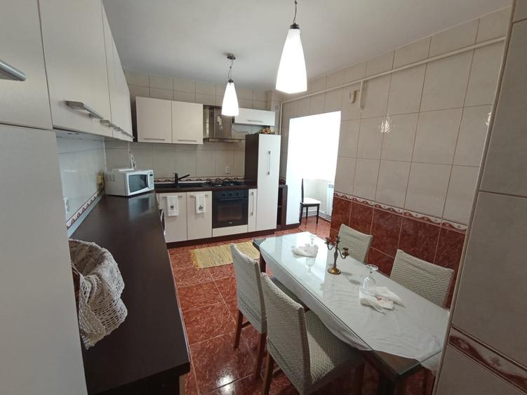 Apartament 3 camere Frumoasa-Continental, decomandat, etaj 4/8 - 4