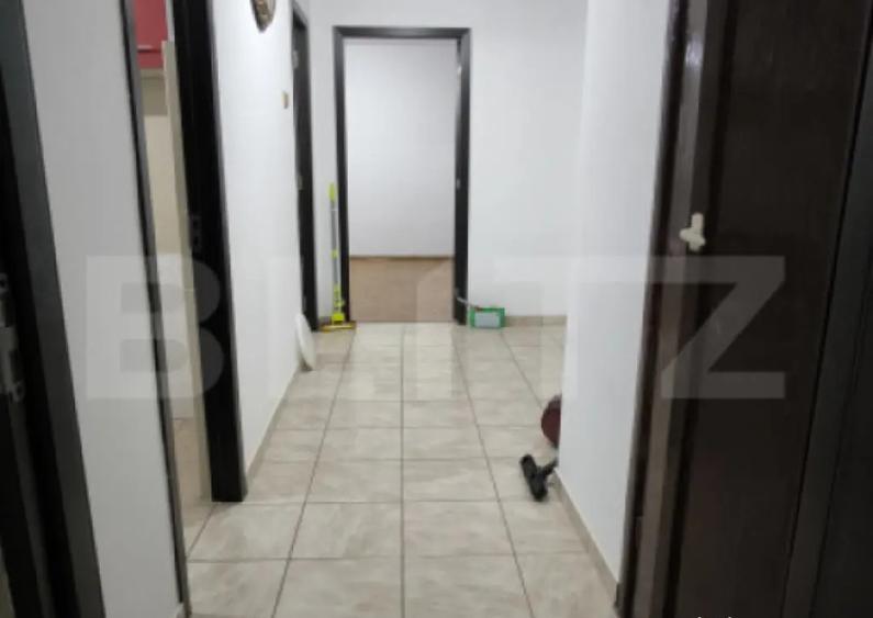 Apartament 2 camere, decomandat, etaj intermediar, zona Poli - 3