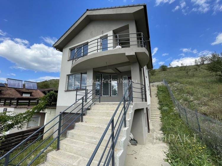 Casa individuala, dispusa trei nivele in Chinteni!