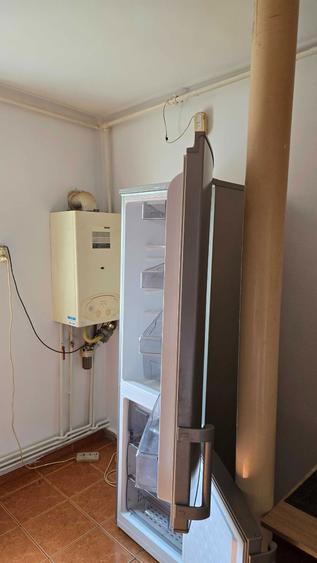 Proprietar,inchiriez apartament doua camere decomandat - 2