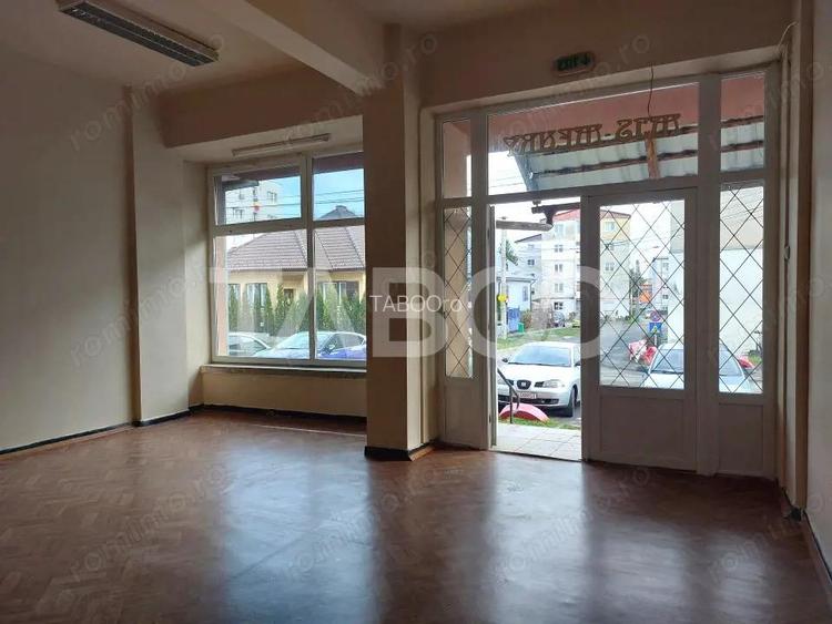 Spatiu comercial 48 mp 2 camere zona cu vad comercial Piata Noua