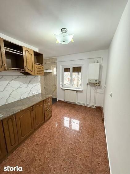 Apartament cu 3 camere decomandat în Apollo