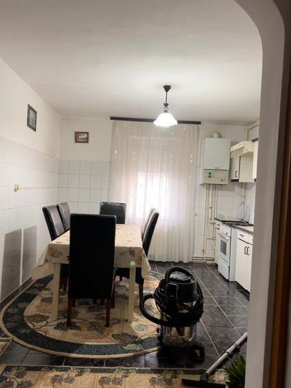 De vânzare apartament cu 3 camere + garaj - 1