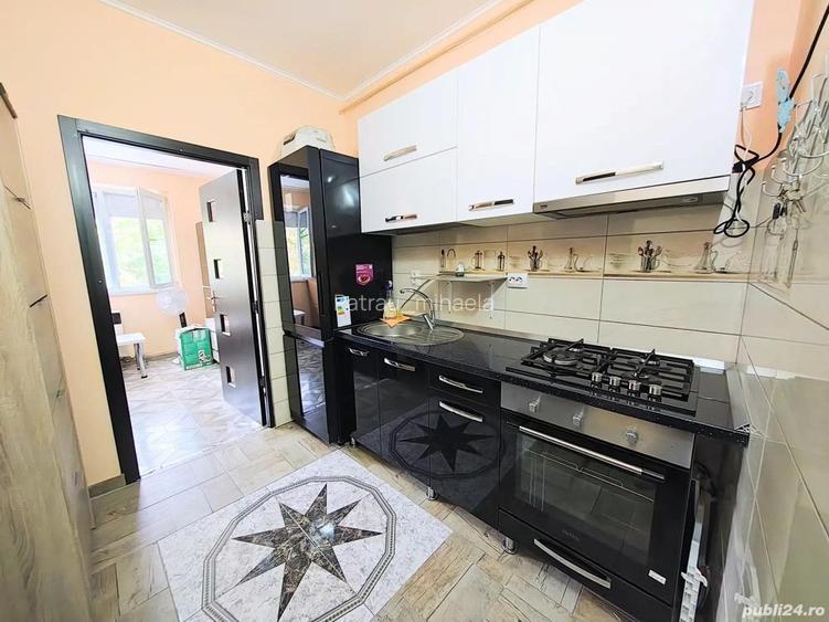 Vand garsoniera in Hunedoara, zona centrala, langa pietonala Corvin, etaj 1, 23.900 euro neg Vand garsoniera in Hunedoara, zona centrala, langa pietonala Corvin, etaj 1, 23.900 euro neg