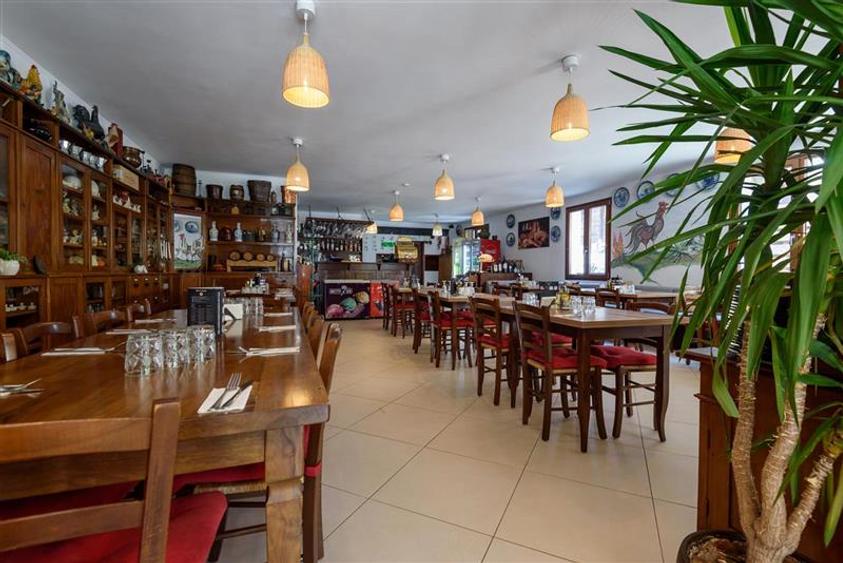 Pensiune cu restaurant, farmec aparte, concept italian, Central, Bran - 1