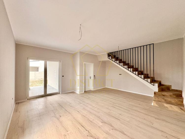 Duplex cu 4 camere, despărțit prin camera tehnica | Mosnita Veche - 1