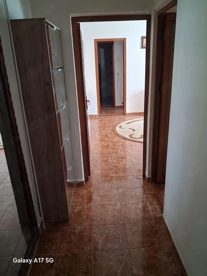 Apartament cu 3 camere semidecomandat în Tomis Nord
