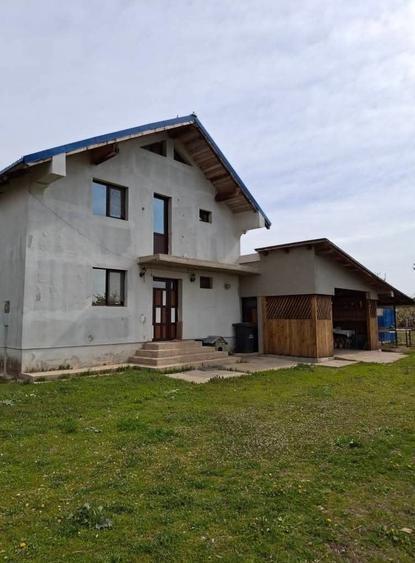 Casă cu 4 camere în Central